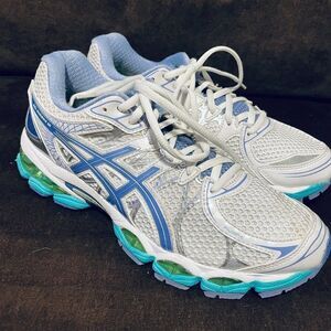 NEW with Tags Asics GEL Nimbus 16 Womens Running Shoes 7.5 medium 39 EUR width
